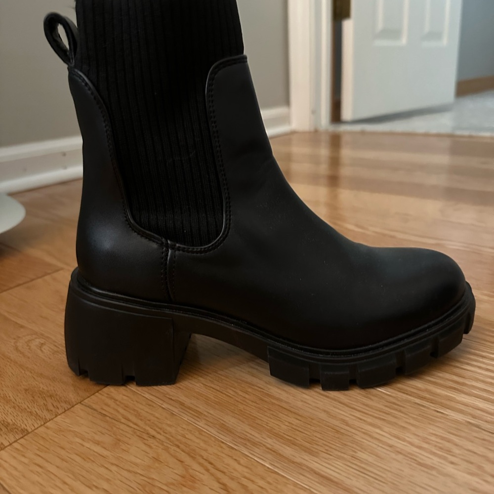 Steve Madden Black Chelsea Ankle Boots with Block Heel